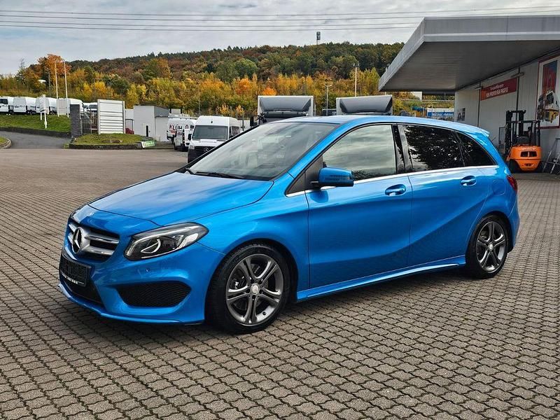 Blau Gebraucht 2017 Mercedes B250 AMG line Van / Kleinbus | 17.777 € (Fairer Preis) - Bild 1/4