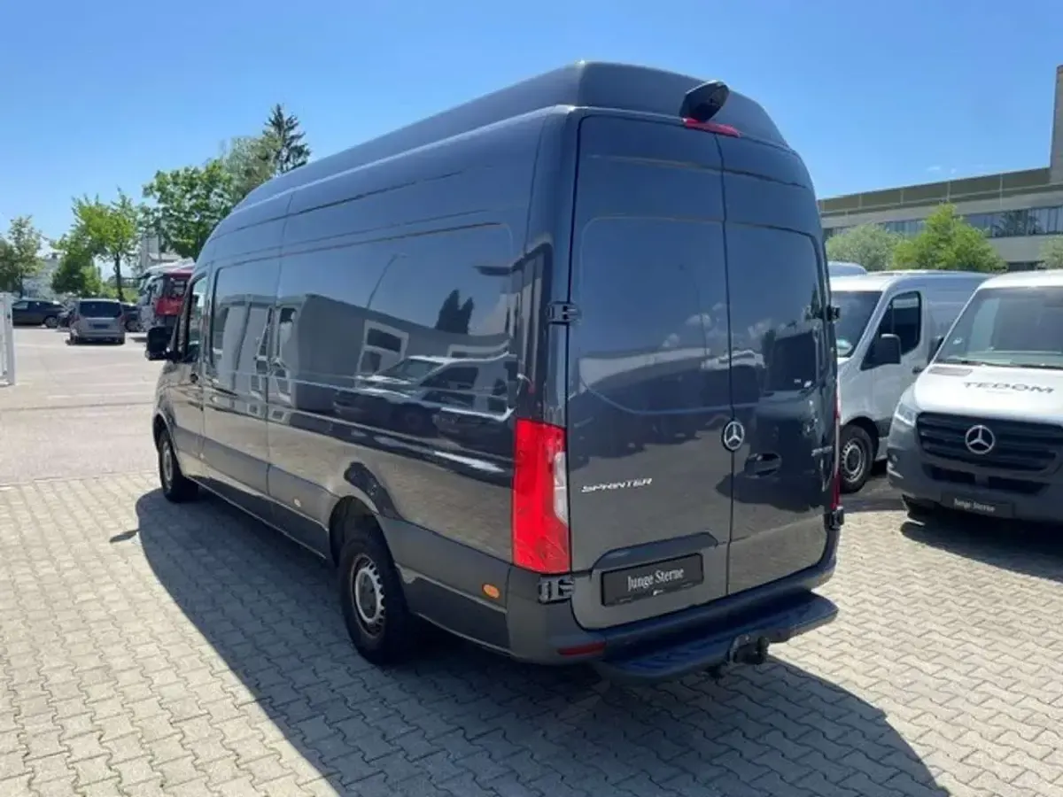 Używany Mercedes Sprinter 170 KM (125 kW) 2020 Szary Van