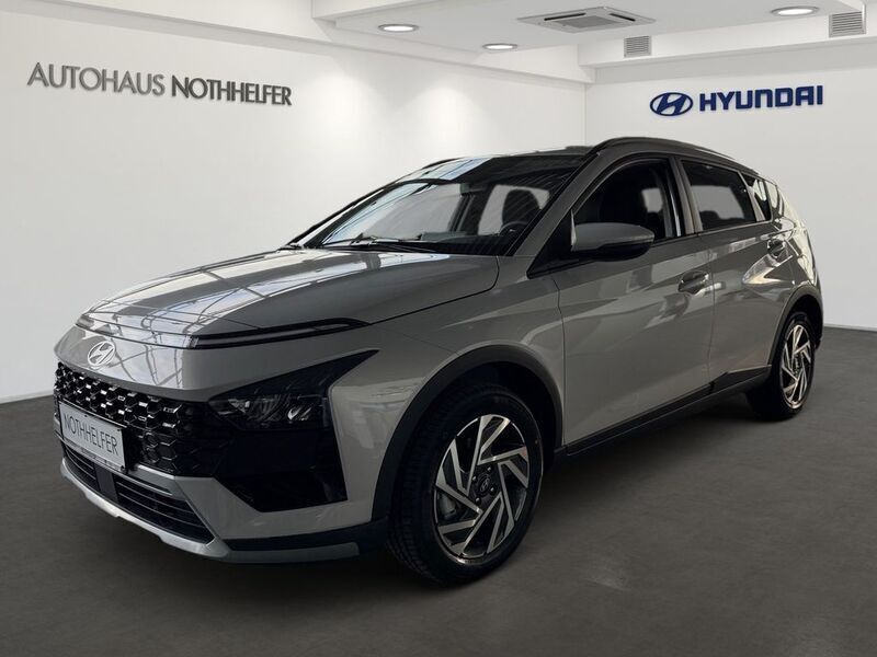 Grau Gebraucht 2025 Hyundai Bayon Trend SUV | 22.990 € (Fairer Preis) - Bild 1/4