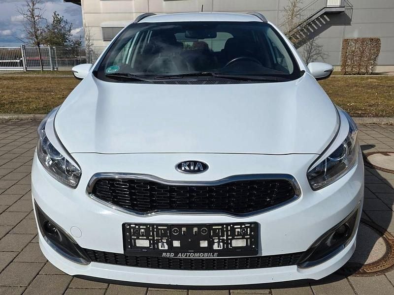 Weiß Gebraucht 2016 Kia Ceed Sportswagon Spirit Kombi | 6.450 € (Guter Preis) - Bild 1/4