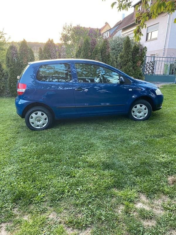 Second-hand VW Fox 54 CP (39 kW) 2005 Albastru Hatchback
