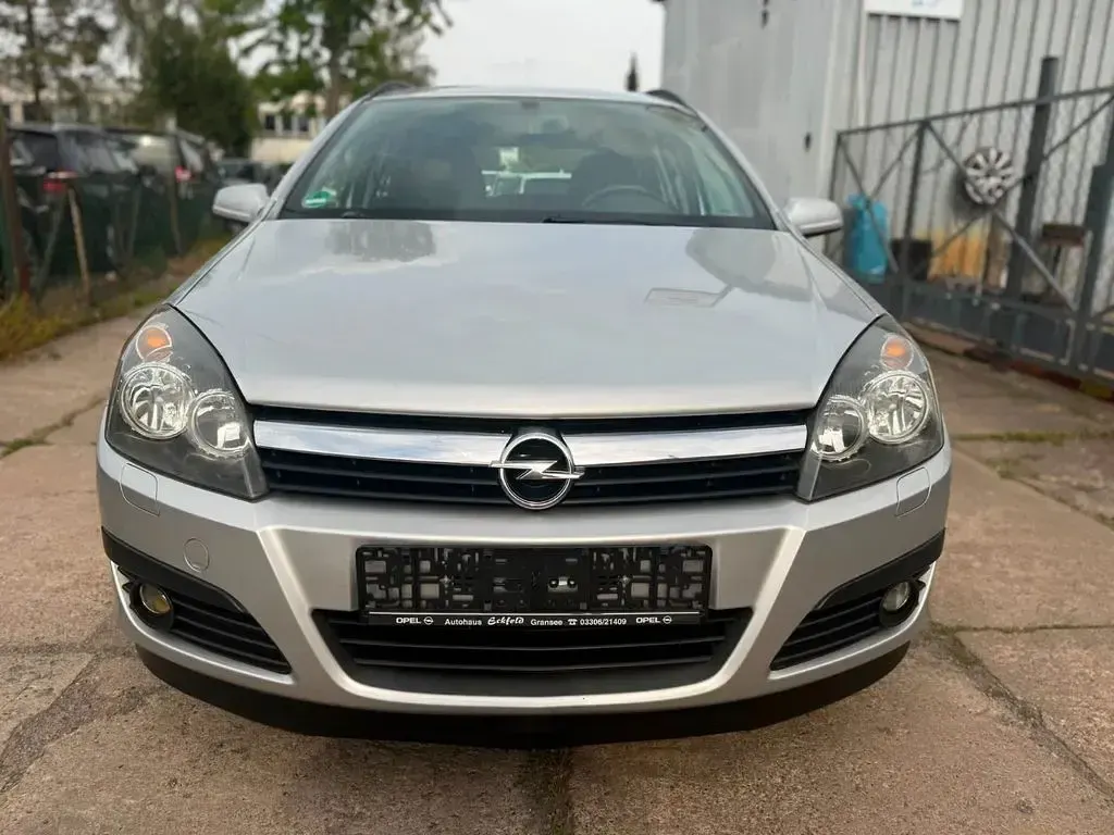 Gebraucht Opel Astra 105 PS (77 kW) 2007 Silber Limousine
