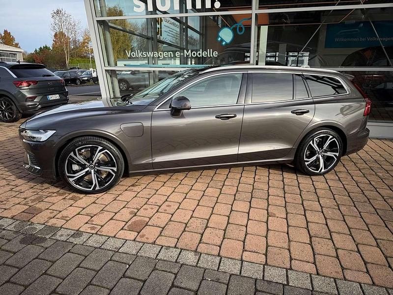 Gebraucht Volvo V60 Plus 253 PS (186 kW) 2022 Particular grey Kombi
