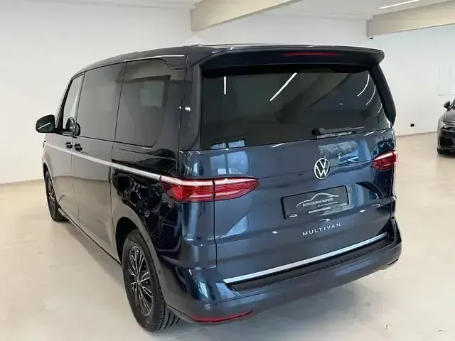 Używany VW Multivan Style 150 KM (110 kW) 2023 Niebieski Minivan