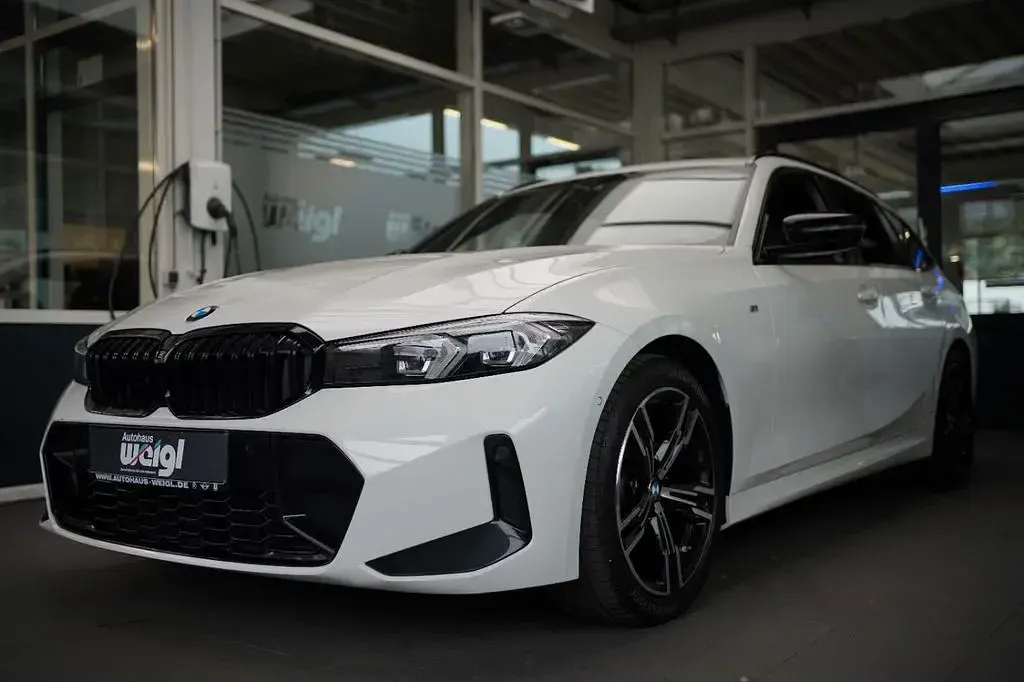 Gebraucht BMW 320 M Sport 184 PS (135 kW) 2022 Weiß Limousine