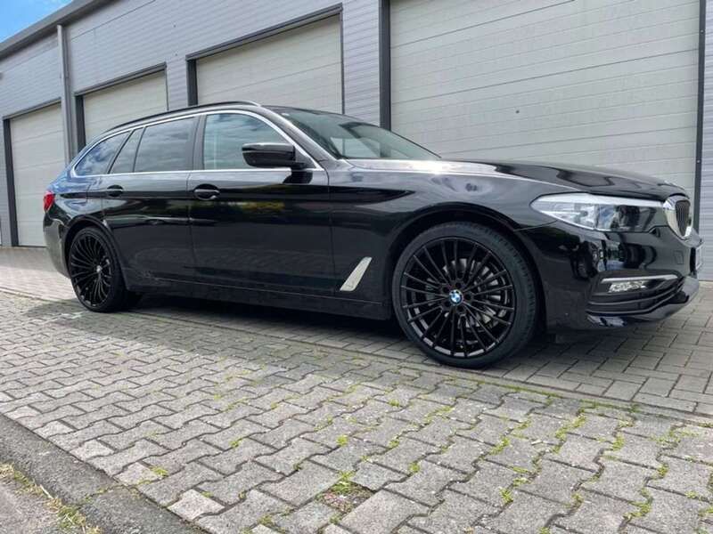 Schwarz Gebraucht 2018 BMW 520 Kombi | 25.750 € (Fairer Preis) - Bild 1/4