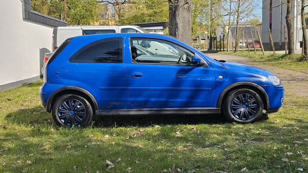 Używany Opel Corsa 80 KM (58 kW) 2006 Niebieski Hatchback