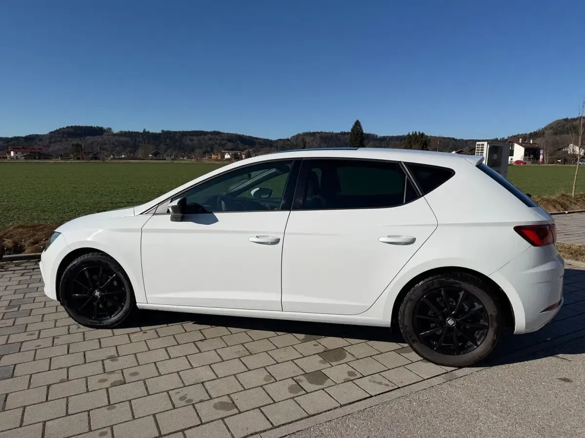 Używany Seat Leon FR 150 KM (110 kW) 2017 Biały Sedan/Limuzyna