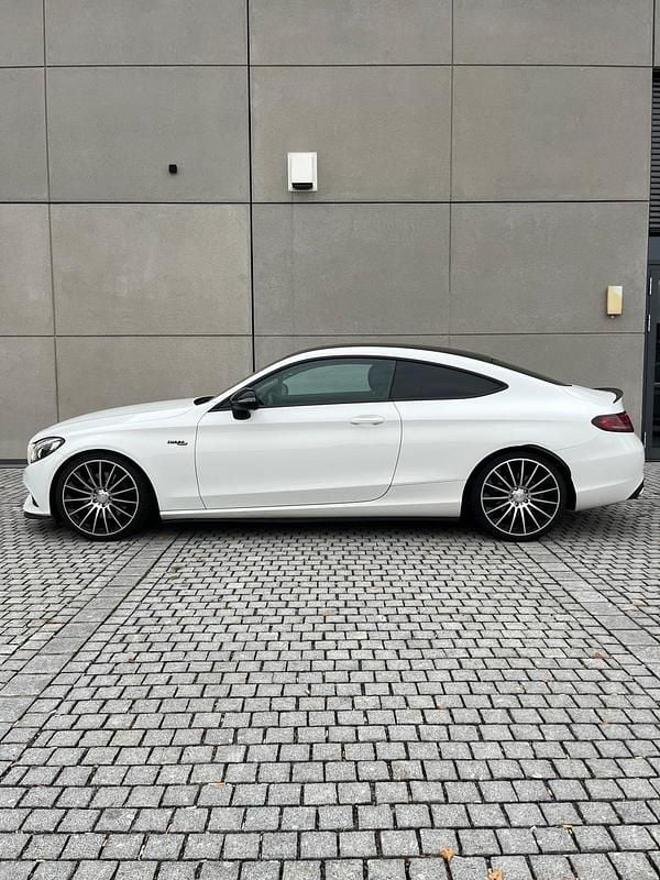 Weiß Gebraucht 2016 Mercedes C200 AMG line Coupé | 19.400 € (Fairer Preis) - Bild 1/4