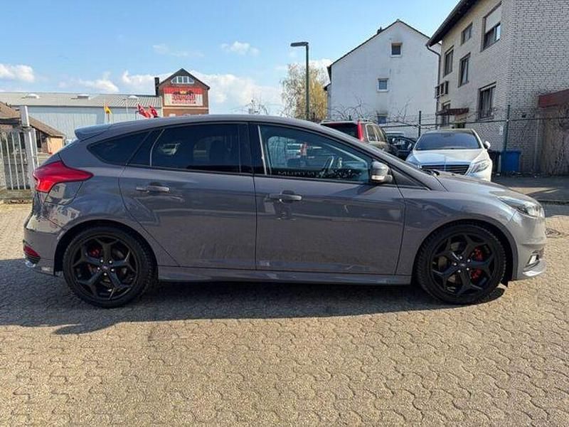 Gebraucht Ford Focus ST 250 PS (183 kW) 2015 Slategrau Limousine