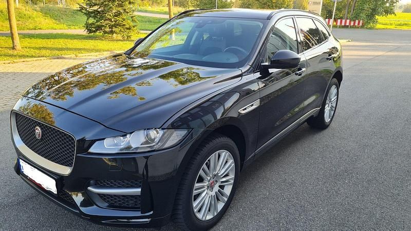 Santorini black Gebraucht 2018 Jaguar F-Pace R-Sport SUV | 19.900 € (Guter Preis) - Bild 1/4