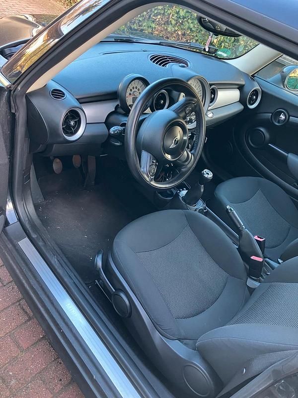 Gebraucht Mini ONE 75 PS (55 kW) 2012 Schwarz Kleinwagen