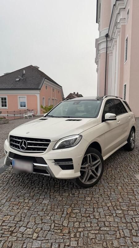 Weiß Gebraucht 2012 Mercedes ML350 AMG Edition 1 SUV | 21.990 € (Etwas zu teuer) - Bild 1/4