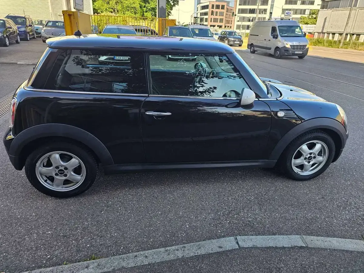 Gebraucht Mini ONE 98 PS (72 kW) 2010 Midnight black metallic Kleinwagen