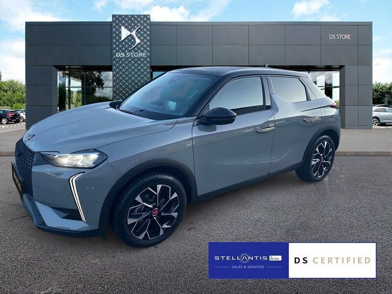 Grau Gebraucht 2023 DS Automobiles DS3 Crossback E-Tense Performance Line Plus SUV | 23.990 € (Guter Preis) - Bild 1/4