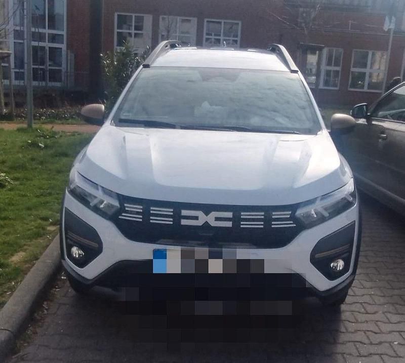 Weiß Gebraucht 2025 Dacia Jogger Extreme Van / Kleinbus | 20.000 € (Fairer Preis) - Bild 1/4