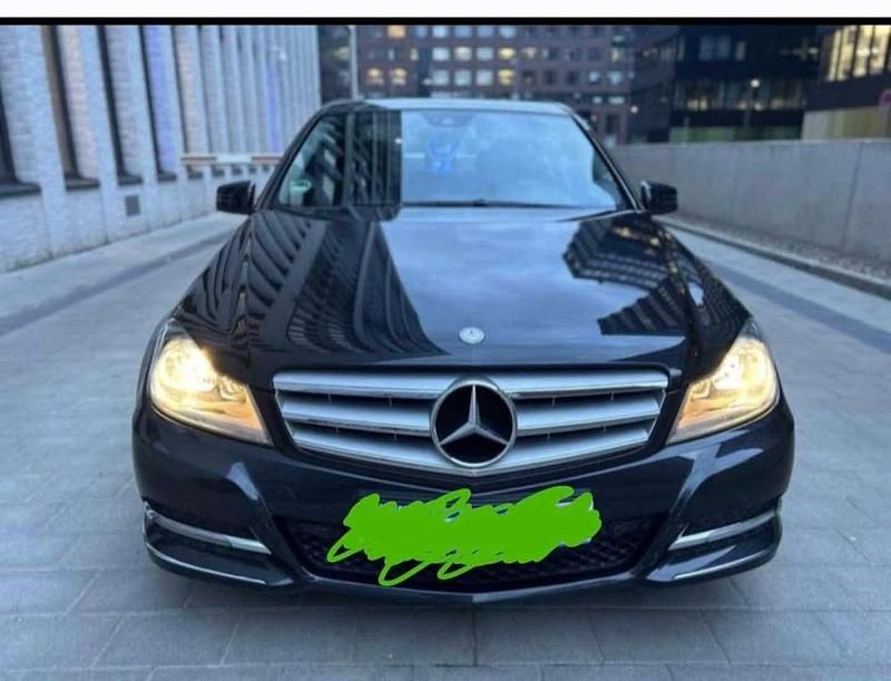 Gebraucht Mercedes C180 156 PS (114 kW) 2011 Schwarz Limousine