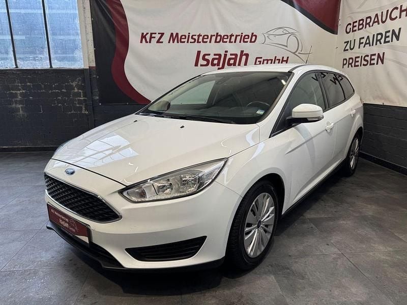 Gebraucht Ford Focus Trend 101 PS (74 kW) 2015 Weiß Limousine