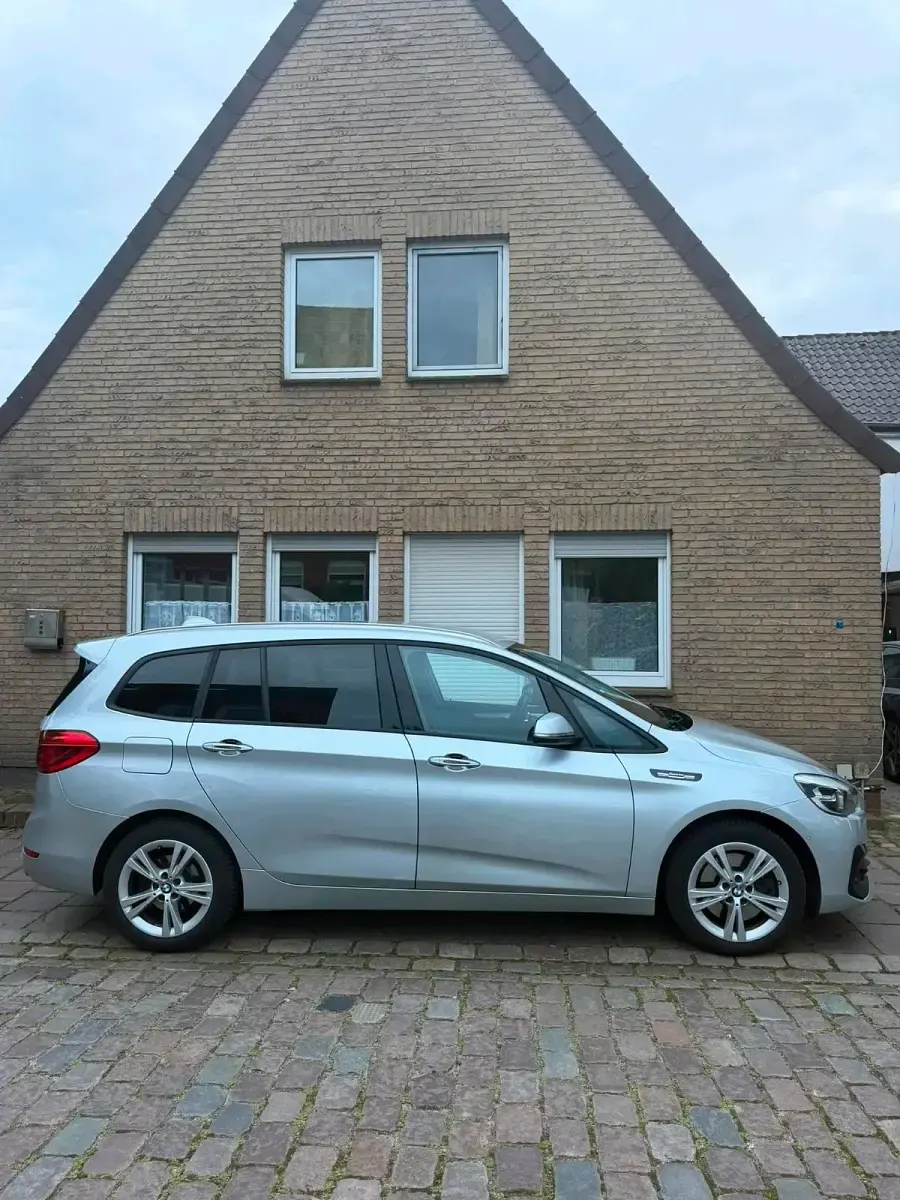 Gebraucht BMW 218 150 PS (110 kW) 2018 Silber Van / Kleinbus