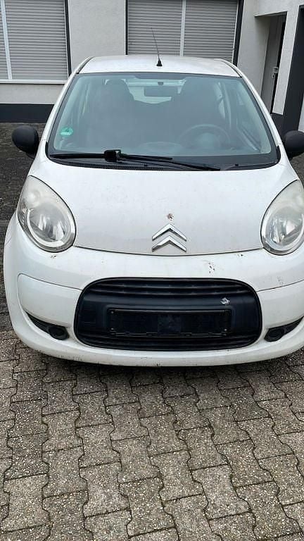Weiß Gebraucht 2010 Citroën C1 Advance Kleinwagen | 2.200 € (Guter Preis) - Bild 1/4