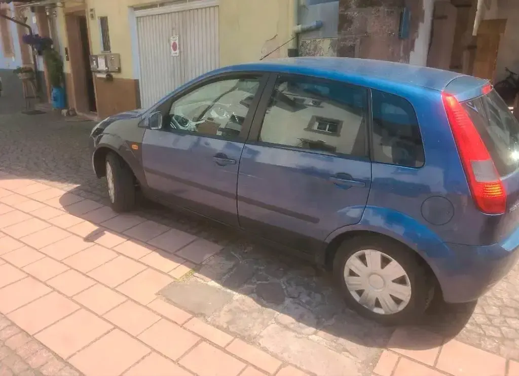 Gebraucht Ford Fiesta 70 PS (51 kW) 2005 Blau Kleinwagen