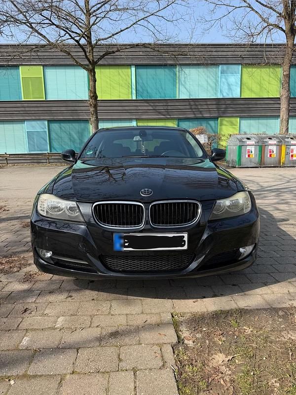 Second-hand BMW 318 143 CP (105 kW) 2009 Negru Berlinǎ