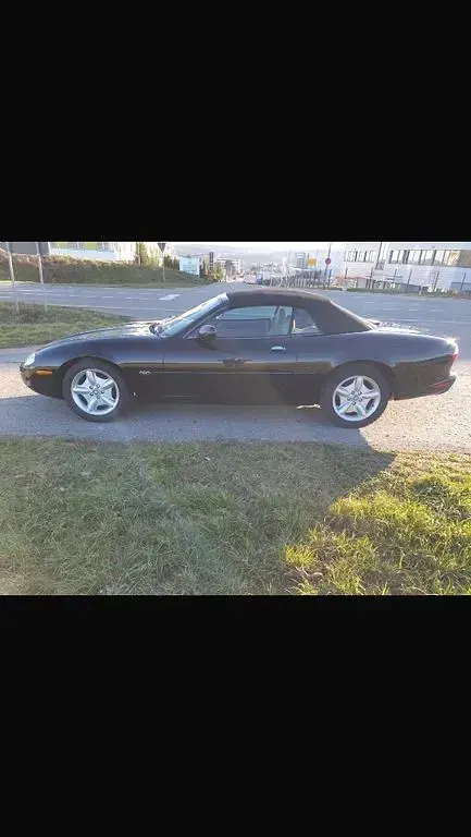 Używany Jaguar XK8 284 KM (208 kW) 1999 Czarny Kabriolet