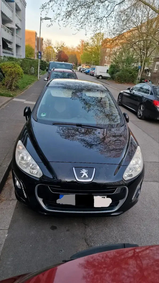 Gebraucht Peugeot 308 120 PS (88 kW) 2012 Schwarz Limousine