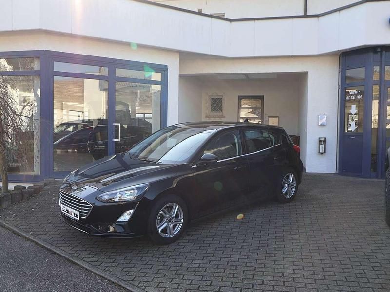 Obsidianschwarz Gebraucht 2021 Ford Focus Cool & Connect Kleinwagen | 17.850 € (Fairer Preis) - Bild 1/3