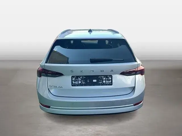 Gebraucht Skoda Octavia Ambition 116 PS (85 kW) 2023 Brilliantsilber metallic Kombi