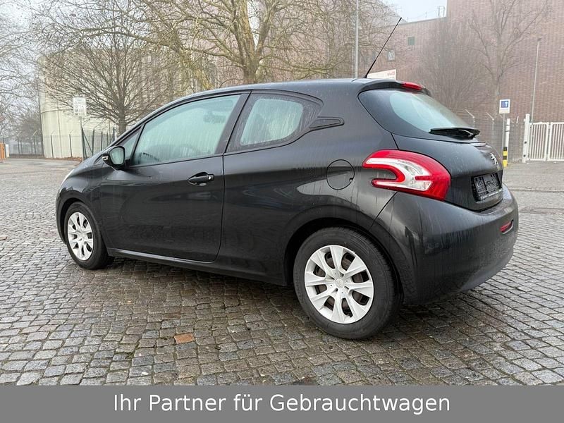 Gebraucht Peugeot 208 Access 68 PS (50 kW) 2012 Schwarz Kleinwagen