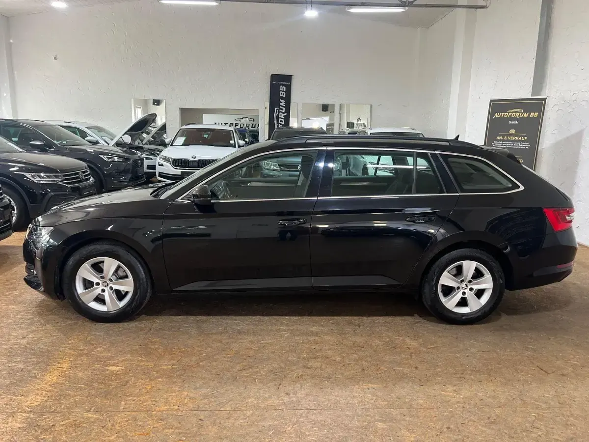 Gebraucht Skoda Superb 150 PS (110 kW) 2022 Schwarz Kombi