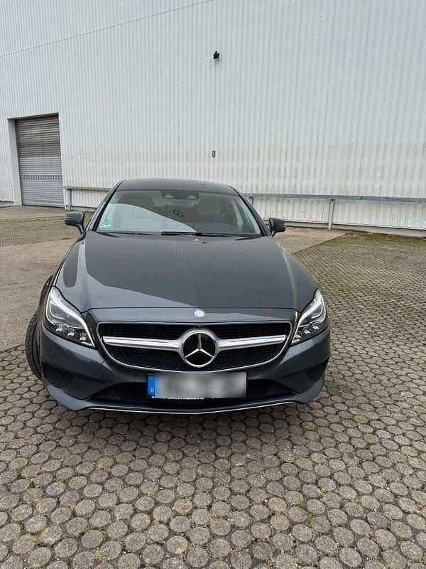 Grau Gebraucht 2016 Mercedes CLS350 Shooting Brake Kombi | 19.000 € (Fairer Preis) - Bild 1/4
