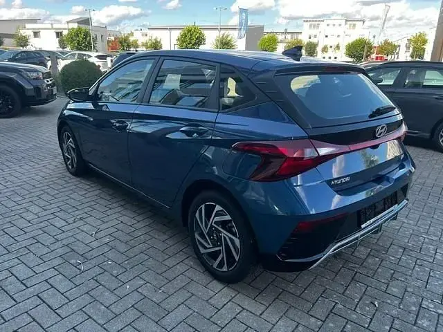 Gebraucht Hyundai i20 Trend 101 PS (74 kW) 2025 Vibrant blue Kleinwagen