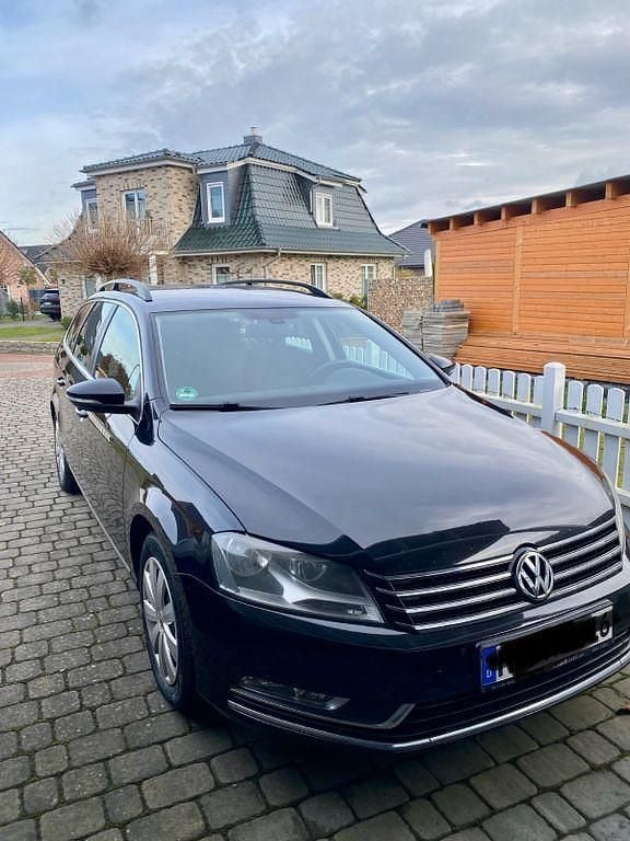 Schwarz Gebraucht 2012 VW Passat Kombi | 5.500 € (Guter Preis) - Bild 1/4