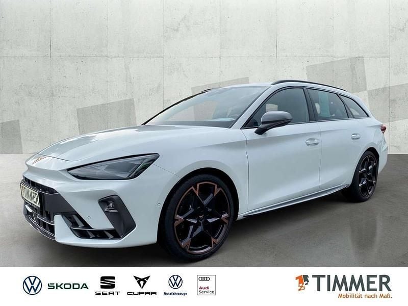 Glacial weiß metallic Neu 2025 Cupra Leon VZ Kombi | 52.550 € - Bild 1/4