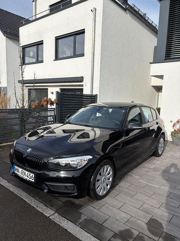 Schwarz Gebraucht 2018 BMW 118 Kleinwagen | 12.900 € (Guter Preis) - Bild 1/4