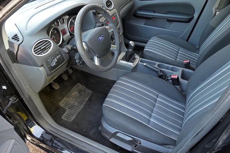 Usata Ford Focus 101 CV (74 kW) 2010 Nero Station wagon