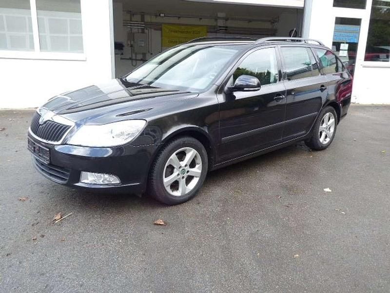 Gebraucht Skoda Octavia 122 PS (89 kW) 2013 Schwarzmagic perleffekt Kombi