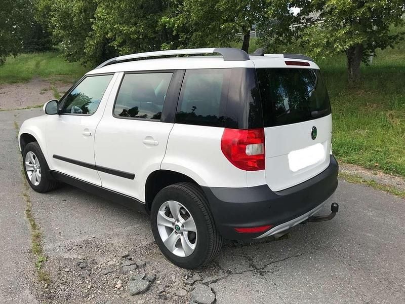 Weiß Gebraucht 2013 Skoda Yeti Plus Edition SUV | 5.900 € (Superpreis) - Bild 1/4