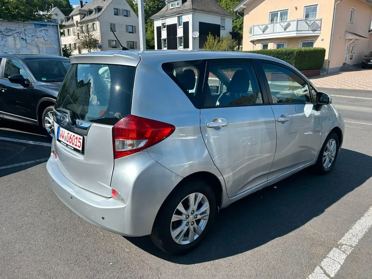 Gebraucht Subaru Trezia Comfort 99 PS (72 kW) 2012 Silber Kleinwagen