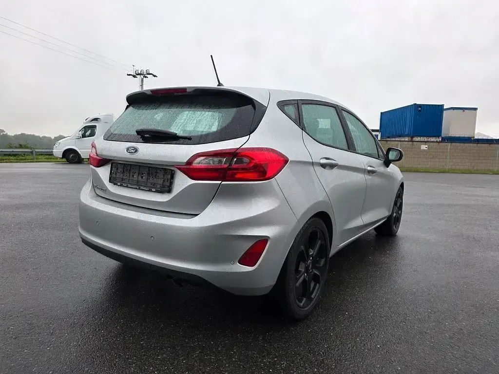Gebraucht Ford Fiesta Trend 101 PS (74 kW) 2018 Silber Kleinwagen