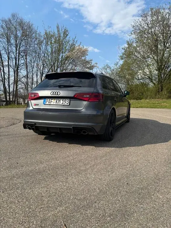 Gebraucht Audi S3 Ambiente 300 PS (220 kW) 2015 Grau Limousine