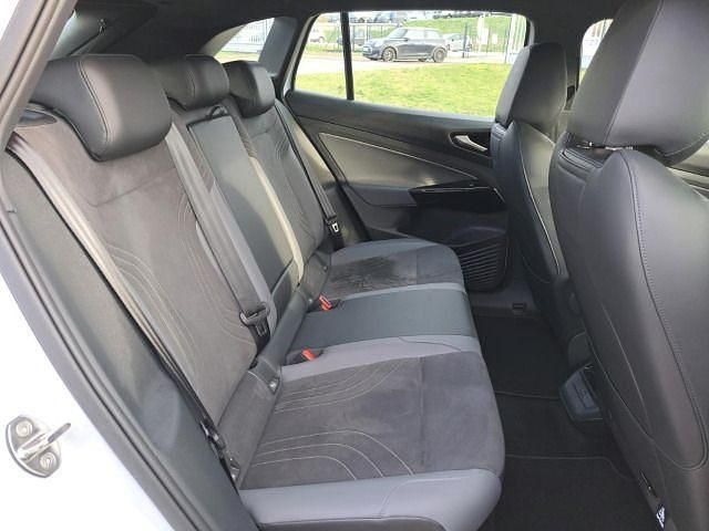 Gebraucht VW ID.4 Pro Performance 150 kW (204 PS) 2023 Gletscherweiß metallic (metallic) SUV