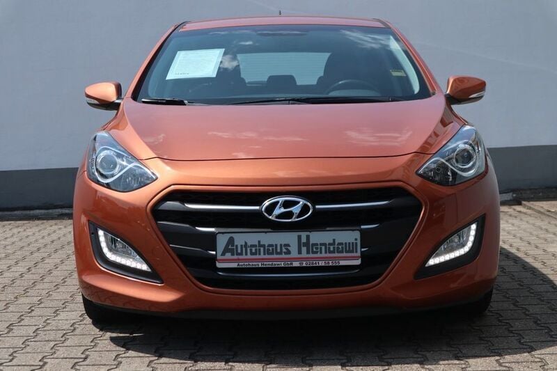 Orange Gebraucht 2016 Hyundai i30 Style Limousine | 12.990 € (Fairer Preis) - Bild 1/4