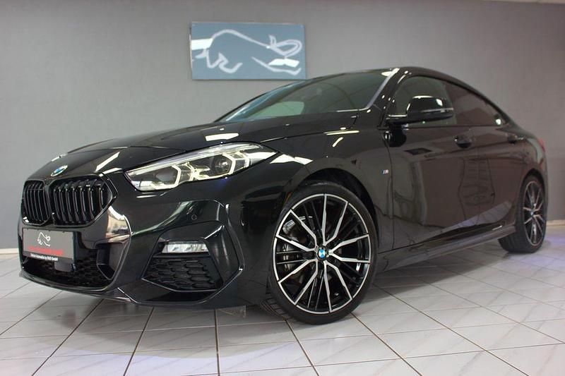 Black sapphire met Gebraucht 2022 BMW 218 M Sport Limousine | 26.700 € (Fairer Preis) - Bild 1/4