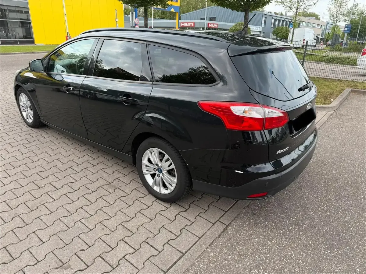 Usado Ford Focus 95 CV (69 kW) 2011 Negro Familiar