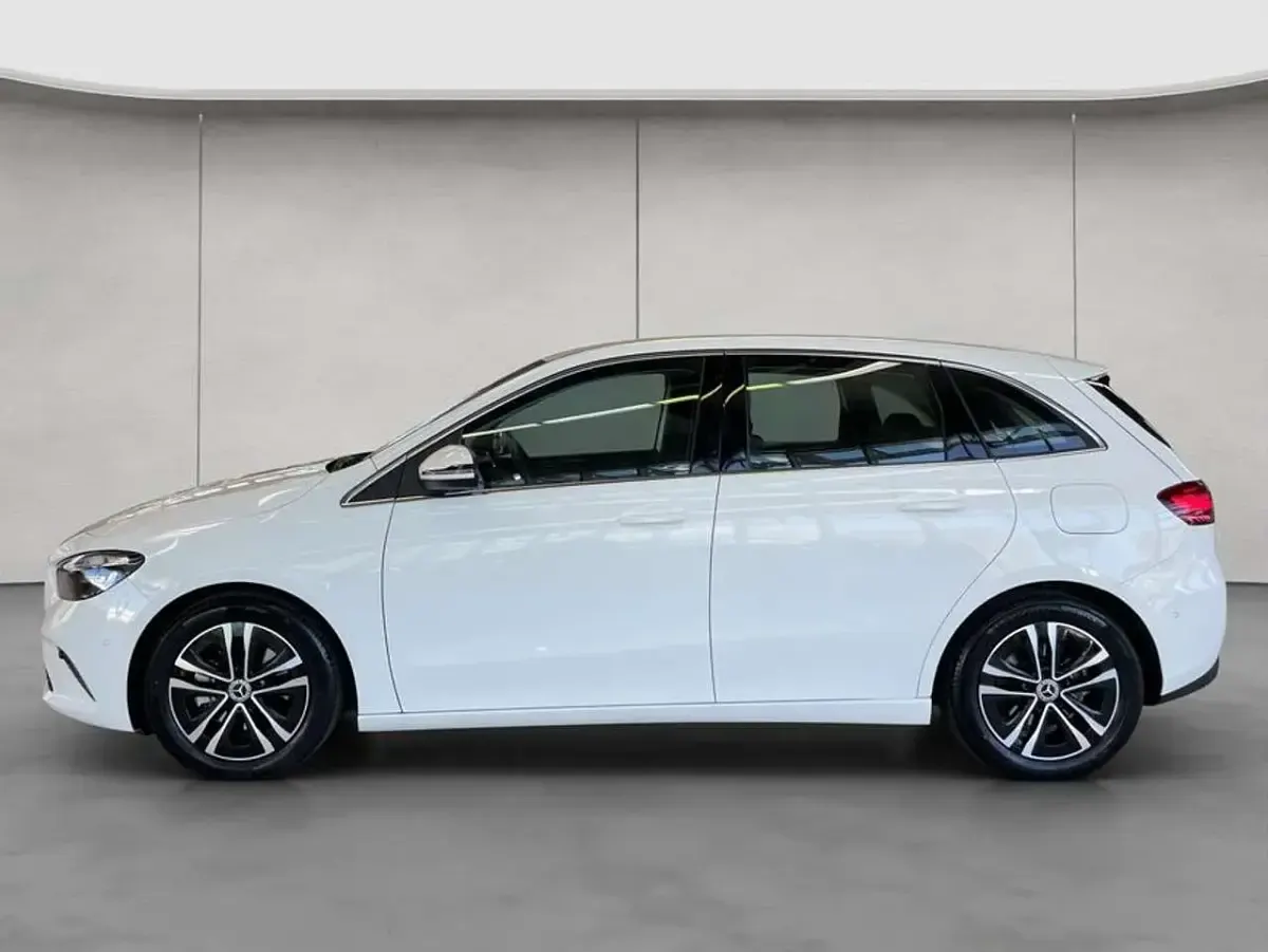Gebraucht Mercedes B200 Advanced 163 PS (119 kW) 2025 Weiß Kleinwagen