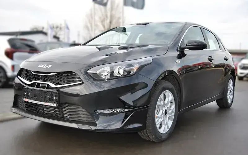 Neu Kia Ceed Vision 140 PS (102 kW) 2025 Schwarz Kleinwagen