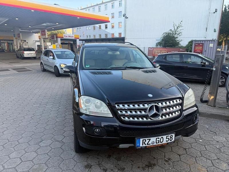 Schwarz Gebraucht 2007 Mercedes ML320 SUV | 5.200 € (Superpreis) - Bild 1/4